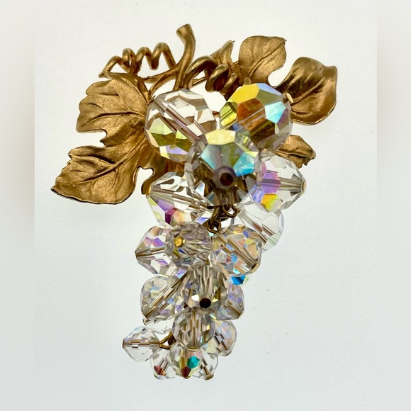 Vintage Gold Tone Grape Bunch Brooch Pin Aurora Borealis Crystal Bead
Cluster - Picture 5 of 8